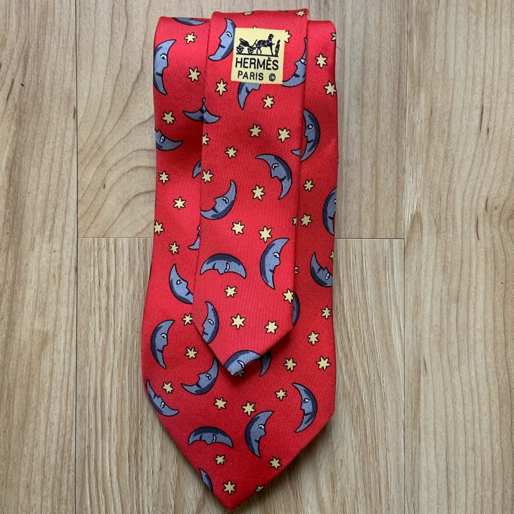 Men’s Red Silk Hermès 7462 Tie (moon and stars)
